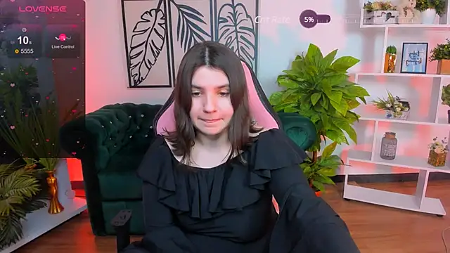 Viola  Shy online show from February 14, 2025, 3:11 am