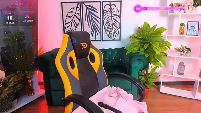 Viola  Shy online show from March 8, 2025, 10:24 pm