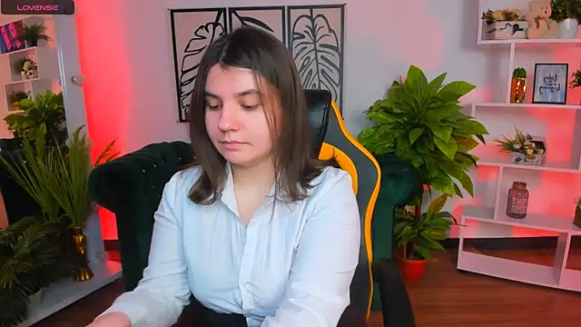 Viola  Shy online show from March 12, 2025, 9:03 pm