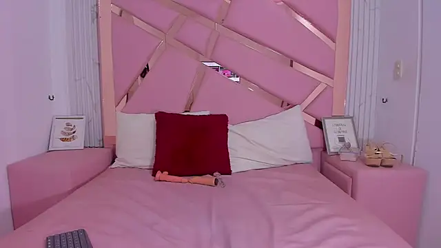 Snapshot of EmmyCruzZ chatting on December 24, 2024, 4:33 am EmmyCruzZ online show from December 24, 2024, 4:33 am
