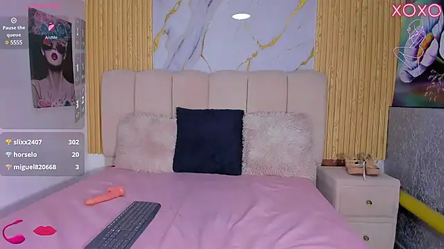 Snapshot of EmmyCruzZ chatting on March 5, 2025, 10:43 pm EmmyCruzZ online show from March 5, 2025, 10:43 pm