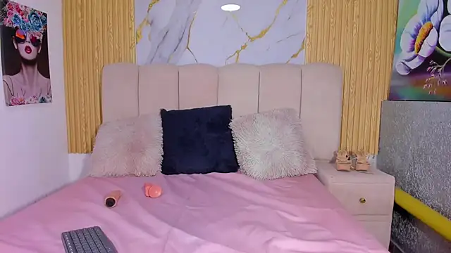 Snapshot of EmmyCruzZ chatting on March 15, 2025, 7:48 pm EmmyCruzZ online show from March 15, 2025, 7:48 pm