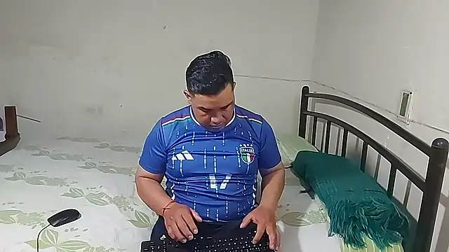 ferchoDC78 online show from February 13, 2026, 6:48 pm