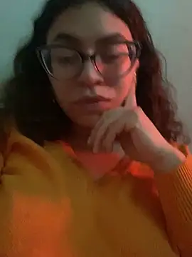 Lucrecia 33 online show from February 2, 2026, 6:23 am