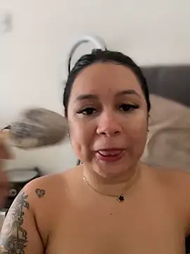 Pretty Isadora online show from October 9, 2025, 7:56 pm