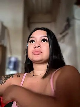 Pretty Isadora online show from January 11, 2026, 4:23 pm