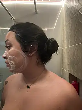 Pretty Isadora online show from February 10, 2026, 6:23 pm