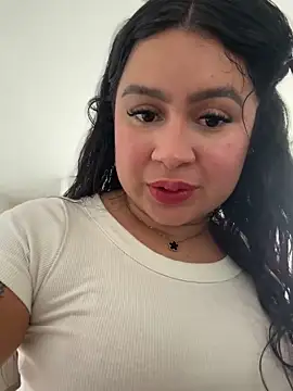 Pretty Isadora online show from February 14, 2026, 9:00 pm