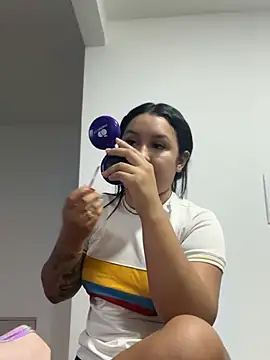 Pretty Isadora online show from March 26, 2026, 10:59 pm