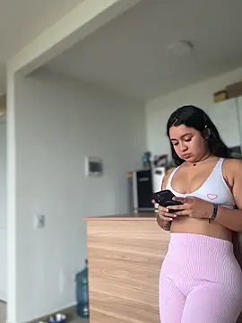 Pretty Isadora online show from April 4, 2026, 8:50 pm