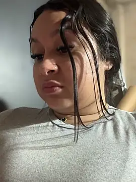 Pretty Isadora online show from April 15, 2026, 9:48 pm