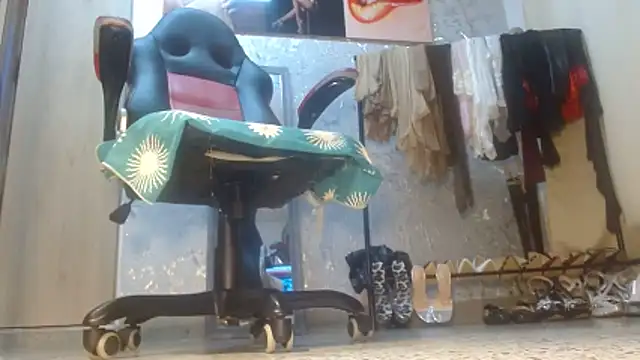 Samantabrown  online show from April 16, 2026, 11:44 am