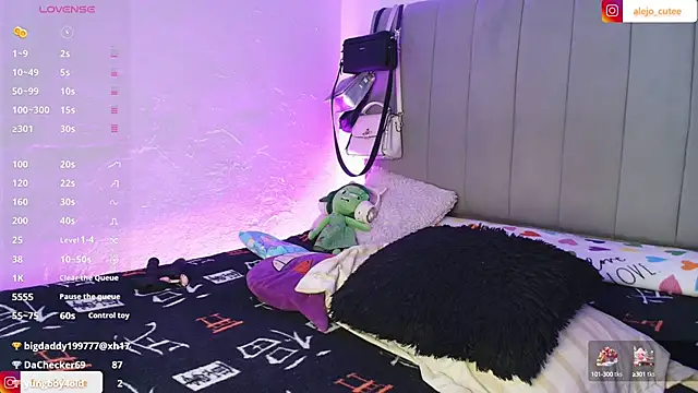 alejo cute online show from December 23, 2024, 10:01 pm