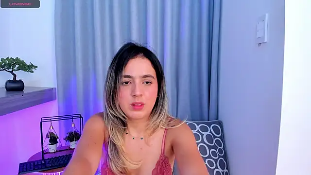 Lucyortiz  online show from January 17, 2025, 4:04 pm