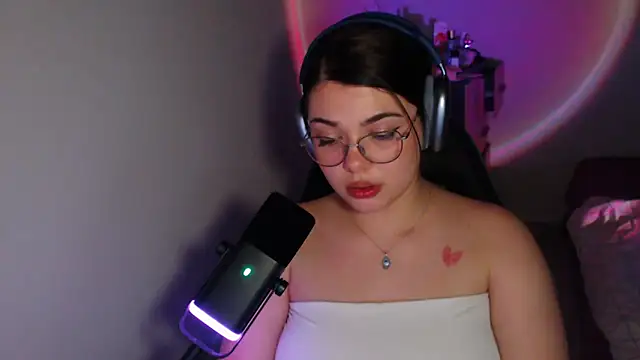 helengilmor online show from April 22, 2026, 4:41 pm