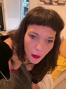 OniricFemme online show from May 8, 2026, 8:08 am