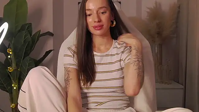 1Mercedes online show from December 13, 2024, 3:21 pm