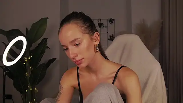 1Mercedes online show from December 18, 2024, 6:14 pm