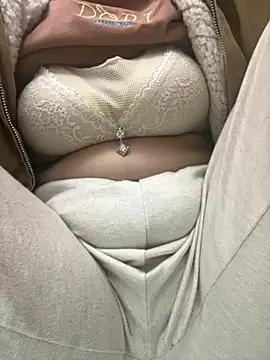 Milk Mom99 online show from November 4, 2025, 8:13 am