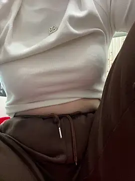 Milk Mom99 online show from February 12, 2026, 8:20 am