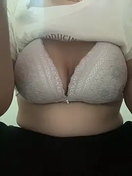 Milk Mom99 online show from March 20, 2026, 7:13 am