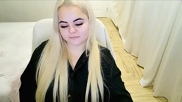 Snapshot of lovely-eyes chatting on December 12, 2024, 4:48 am lovely-eyes online show from December 12, 2024, 4:48 am