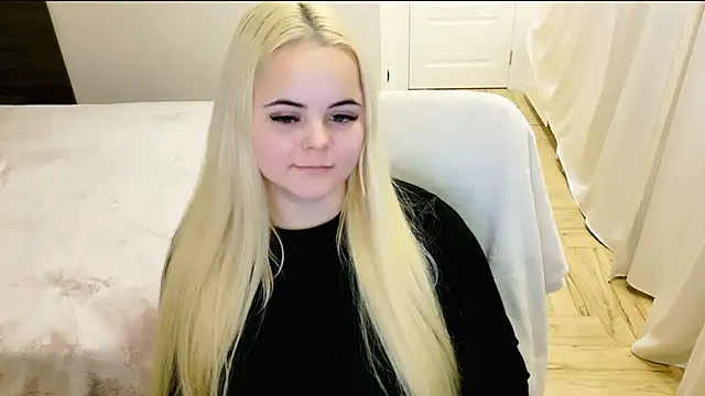 Snapshot of lovely-eyes chatting on December 20, 2024, 2:19 am lovely-eyes online show from December 20, 2024, 2:19 am