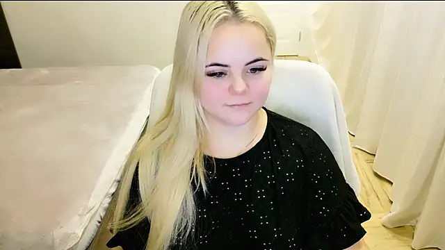 Snapshot of lovely-eyes chatting on January 3, 2025, 11:55 pm lovely-eyes online show from January 3, 2025, 11:55 pm