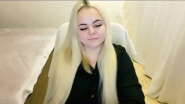 Snapshot of lovely-eyes chatting on January 5, 2025, 12:31 am lovely-eyes online show from January 5, 2025, 12:31 am