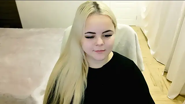 Snapshot of lovely-eyes chatting on January 9, 2025, 12:57 am lovely-eyes online show from January 9, 2025, 12:57 am