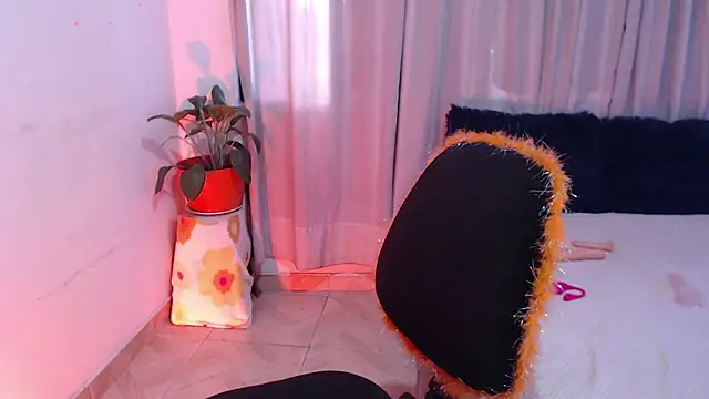 Snapshot of Zoe--khalL chatting on December 16, 2024, 10:56 pm Zoe--khalL online show from December 16, 2024, 10:56 pm