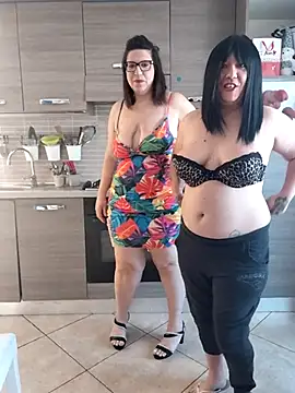 carolyne2023 online show from April 18, 2026, 7:34 am