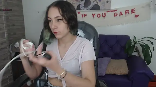 xlunna online show from December 20, 2024, 7:39 pm