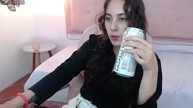 xlunna online show from January 22, 2025, 7:24 pm