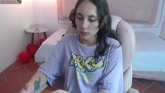 xlunna online show from February 27, 2025, 8:20 pm