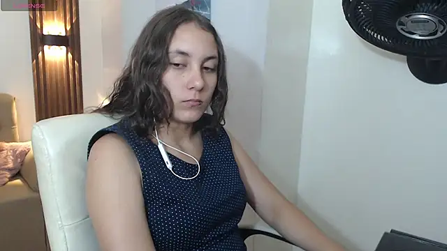 xlunna online show from October 11, 2025, 3:54 pm