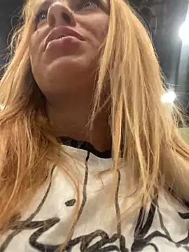 Snapshot of Sweet___Emily chatting on December 6, 2024, 2:28 pm Sweet   Emily online show from December 6, 2024, 2:28 pm