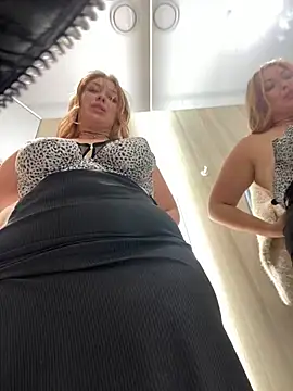 Snapshot of Sweet___Emily chatting on December 15, 2024, 5:31 pm Sweet   Emily online show from December 15, 2024, 5:31 pm