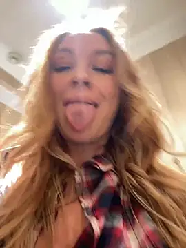 Snapshot of Sweet___Emily chatting on December 25, 2024, 3:28 pm Sweet   Emily online show from December 25, 2024, 3:28 pm