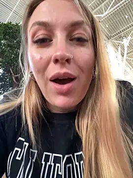 Snapshot of Sweet___Emily chatting on September 9, 2025, 2:05 pm Sweet   Emily online show from September 9, 2025, 2:05 pm