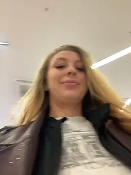 Snapshot of Sweet___Emily chatting on October 16, 2025, 1:45 pm Sweet   Emily online show from October 16, 2025, 1:45 pm