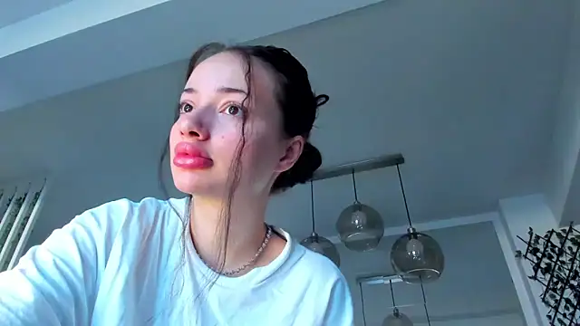 IreneVON online show from March 5, 2025, 6:01 am