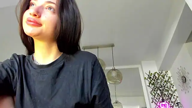 IreneVON online show from March 9, 2025, 6:39 am