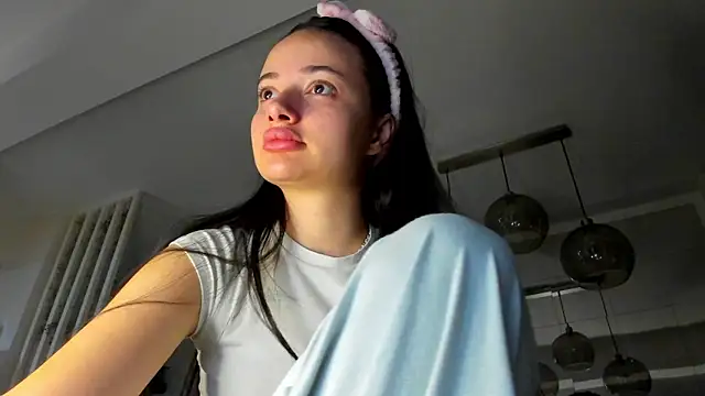 IreneVON online show from October 7, 2025, 4:53 am