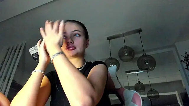 IreneVON online show from November 23, 2025, 6:02 am