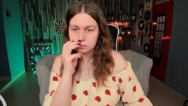 FioraMarmoris online show from March 27, 2026, 6:19 am