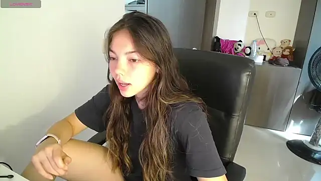 Snapshot of venelope1 chatting on February 17, 2026, 7:42 pm venelope1 online show from February 17, 2026, 7:42 pm