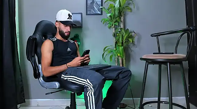 Damian 022 online show from December 4, 2024, 2:26 pm