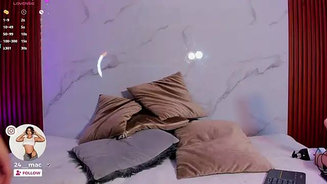 amelie leigh online show from December 31, 2024, 4:27 am