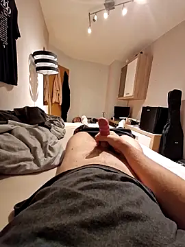 Lion132233 online show from September 15, 2025, 8:42 pm